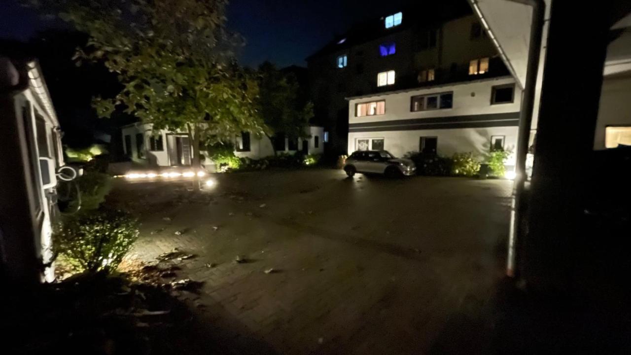 Oase Im Gruenen Hinterhof, Eg, Ruhe, Terrasse, Carport, Free Paytv, Kaffee&Tee, Fahrraeder Apartment Duisburg Bagian luar foto