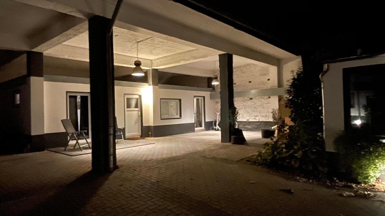 Oase Im Gruenen Hinterhof, Eg, Ruhe, Terrasse, Carport, Free Paytv, Kaffee&Tee, Fahrraeder Apartment Duisburg Bagian luar foto