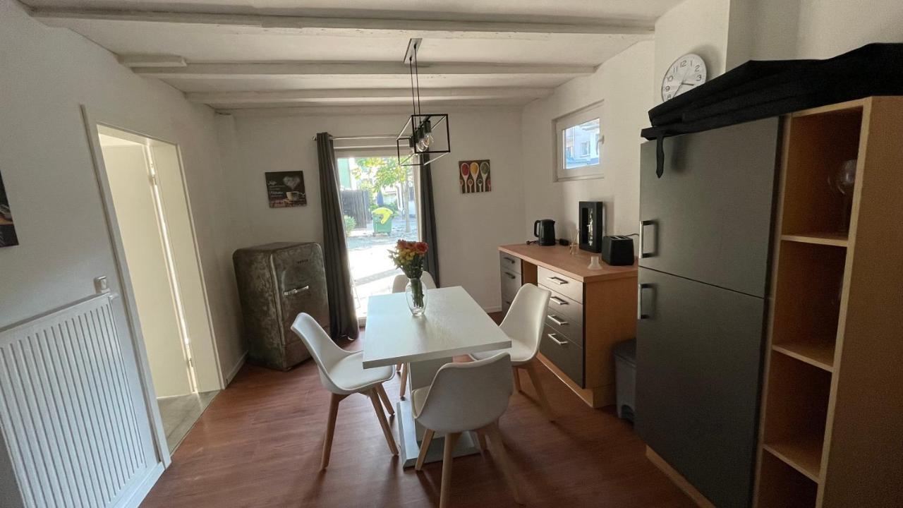 Oase Im Gruenen Hinterhof, Eg, Ruhe, Terrasse, Carport, Free Paytv, Kaffee&Tee, Fahrraeder Apartment Duisburg Bagian luar foto